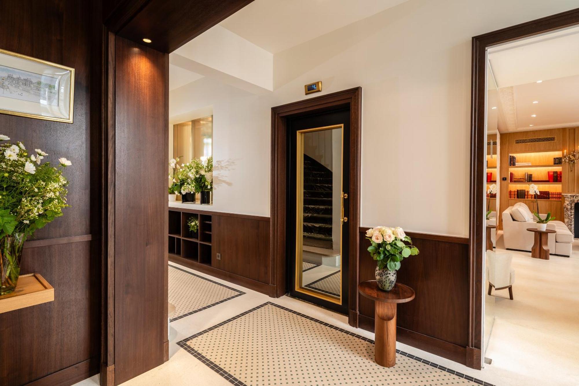 Madame - Saint-germain-des-pres Paris